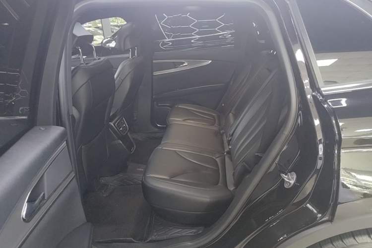 Used Lincoln Nautilus 2019 2.0T Two-Wheel Drive Luxury Edition China VI Standard Left Rear Seat