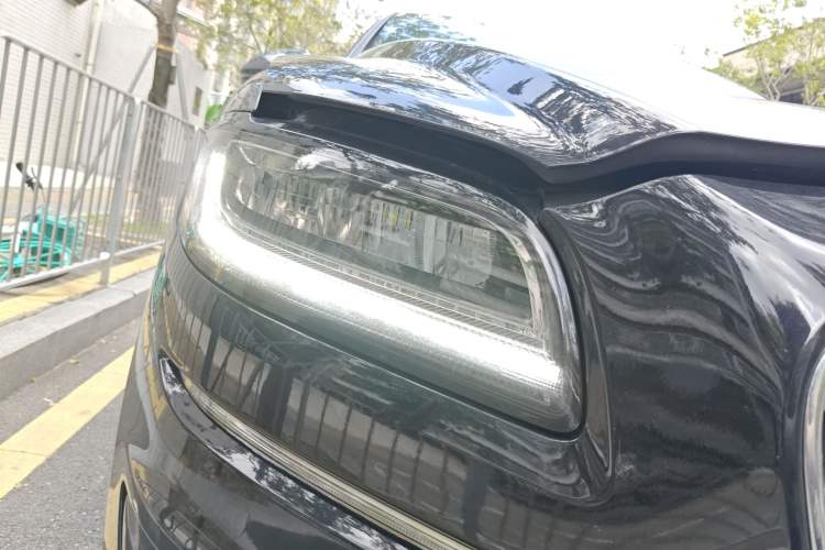 Used Lincoln Nautilus 2019 2.0T Two-Wheel Drive Luxury Edition China VI Standard Right Front Headlight