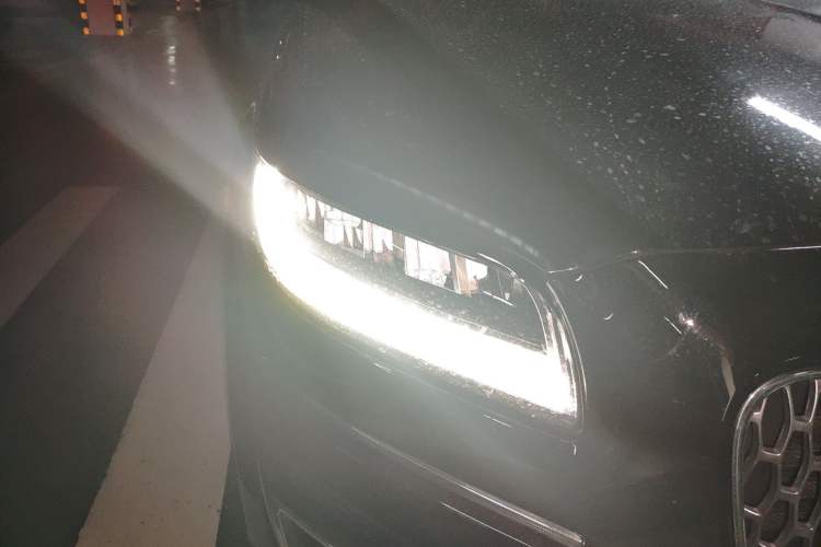 Used Lincoln Nautilus 2019 2.0T Two-Wheel Drive Luxury Edition China VI Standard Right Front Headlight