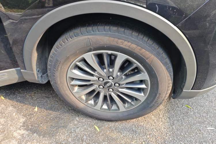 Used Lincoln Nautilus 2019 2.0T Two-Wheel Drive Luxury Edition China VI Standard Right Front Wheel Hub