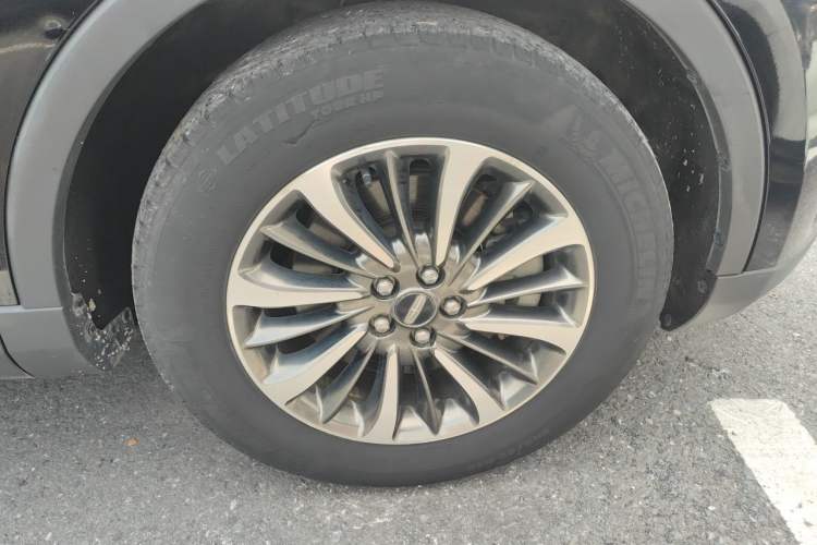 Used Lincoln Nautilus 2019 2.0T Two-Wheel Drive Luxury Edition China V Standard Right Front Wheel Hub