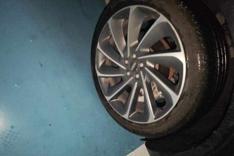 Used Lincoln Nautilus 2019 2.7T Four-Wheel Drive Prestige Edition China VI Standard Right Front Wheel Hub