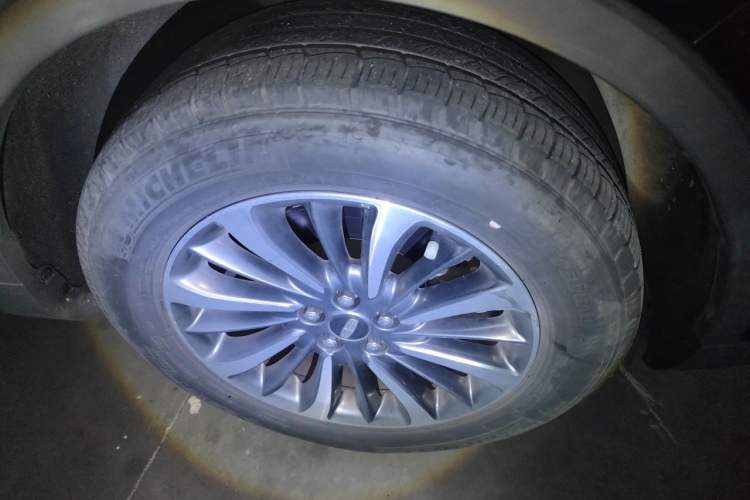 Used Lincoln Nautilus 2019 2.0T Two-Wheel Drive Luxury Edition China VI Standard Right Front Wheel Hub