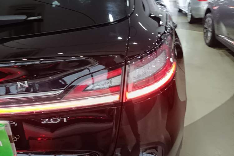 Used Lincoln Nautilus 2019 2.0T Two-Wheel Drive Luxury Edition China VI Standard Right Rear Taillight