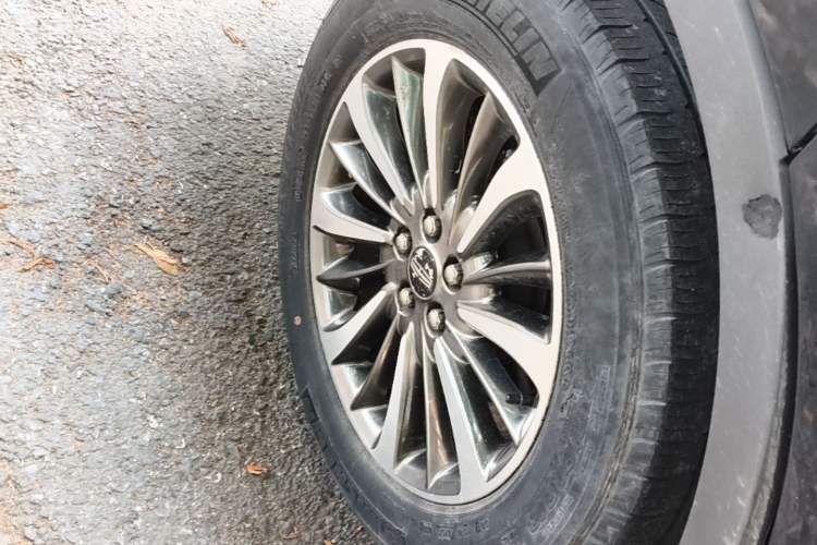 Used Lincoln Nautilus 2019 2.0T Two-Wheel Drive Luxury Edition China VI Standard Right Rear Wheel Hub