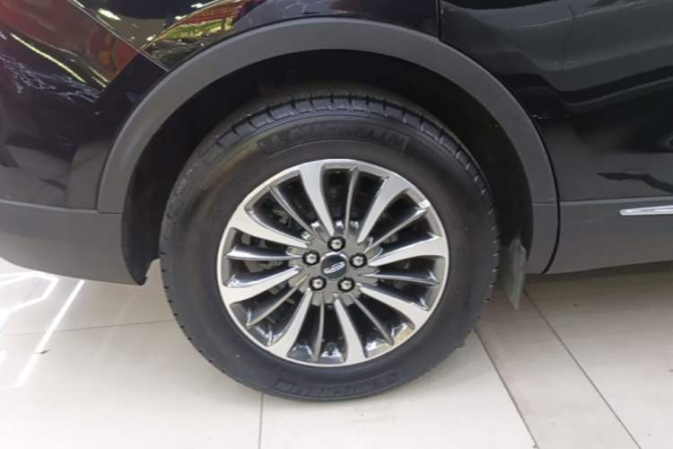 Used Lincoln Nautilus 2019 2.0T Two-Wheel Drive Luxury Edition China VI Standard Right Rear Wheel Hub