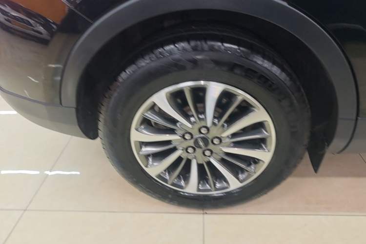 Used Lincoln Nautilus 2019 2.0T Two-Wheel Drive Luxury Edition China VI Standard Right Rear Wheel Hub