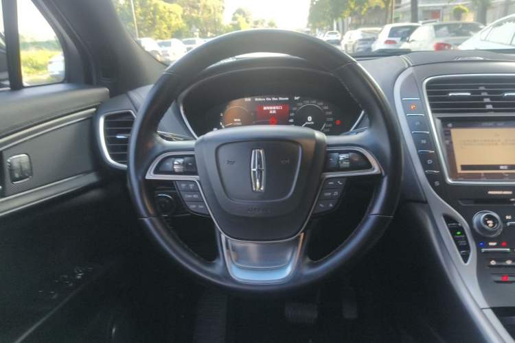 Used Lincoln Nautilus 2019 2.0T Two-Wheel Drive Luxury Edition China VI Standard Steering Wheel