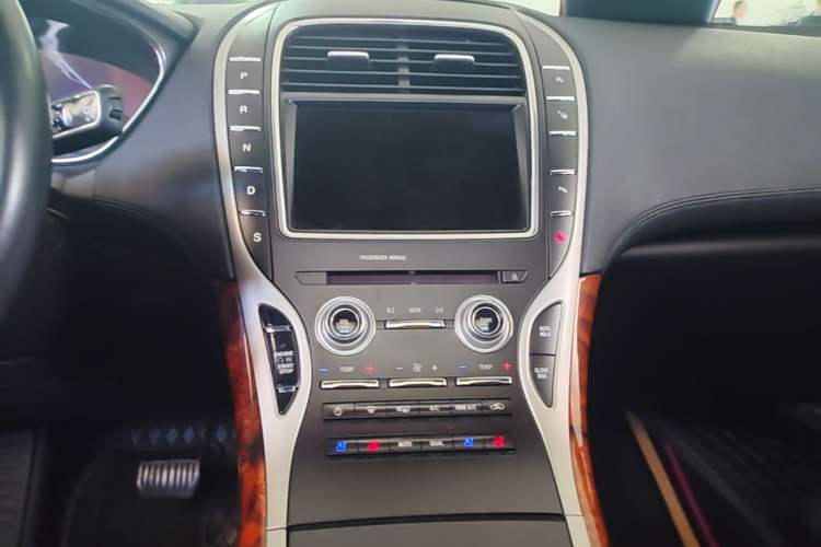 Used Lincoln Nautilus 2019 2.0T Four-Wheel Drive Zunya Edition China VI Standard Audio And AC Panel
