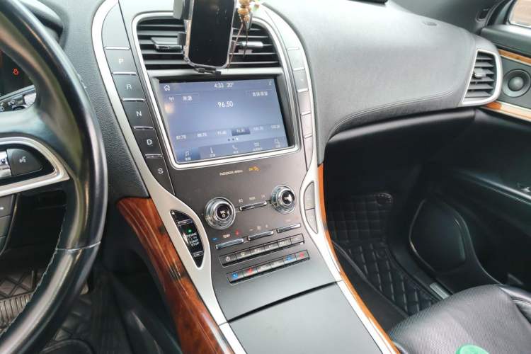 Used Lincoln Nautilus 2019 2.0T Four-Wheel Drive Zunya Edition China VI Standard Audio And AC Panel