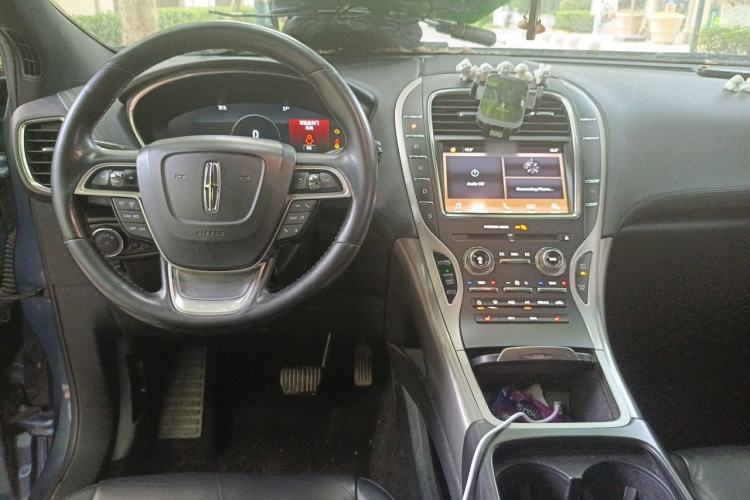 Used Lincoln Nautilus 2019 2.0T Two-Wheel Drive Luxury Edition China VI Standard Center Console