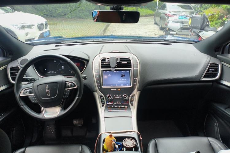 Used Lincoln Nautilus 2019 2.0T Two-Wheel Drive Zunyue Version China VI Standard Center Console
