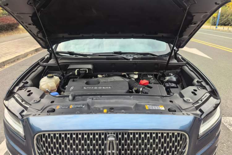 Used Lincoln Nautilus 2019 2.0T Two-Wheel Drive Zunyue Version China VI Standard Engine Bay