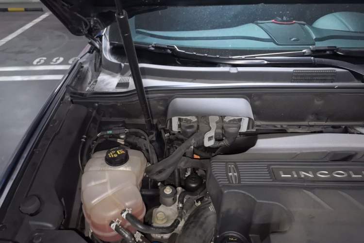 Used Lincoln Nautilus 2019 2.7T Four-Wheel Drive Prestige Edition China VI Standard Engine Bay Right