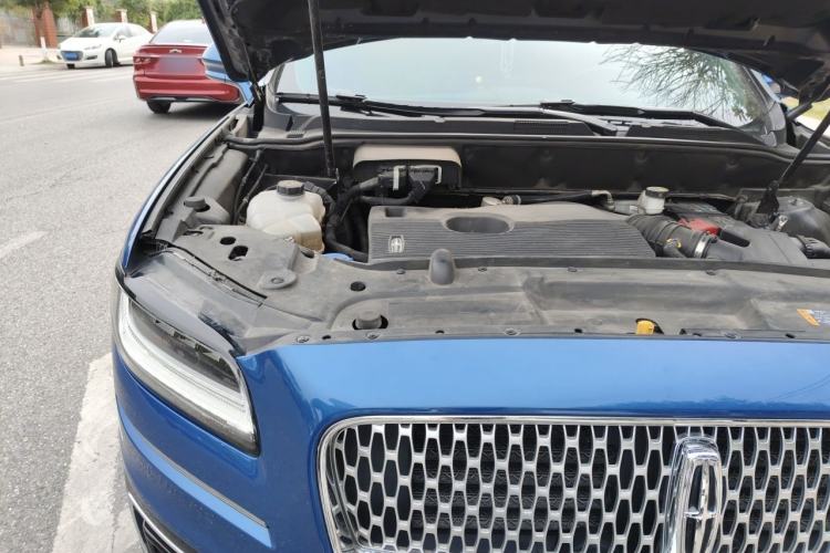 Used Lincoln Nautilus 2019 2.0T Four-Wheel Drive Zunya Edition China VI Standard Engine Bay Right
