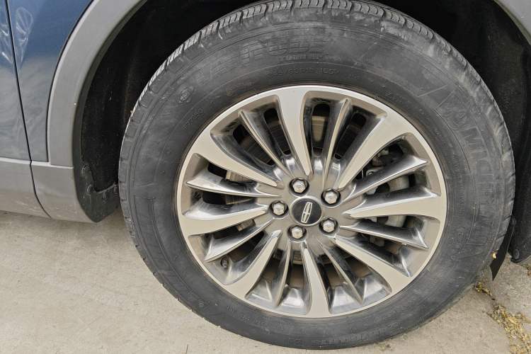 Used Lincoln Nautilus 2019 2.0T Two-Wheel Drive Luxury Edition China V Standard Right Front Wheel Hub