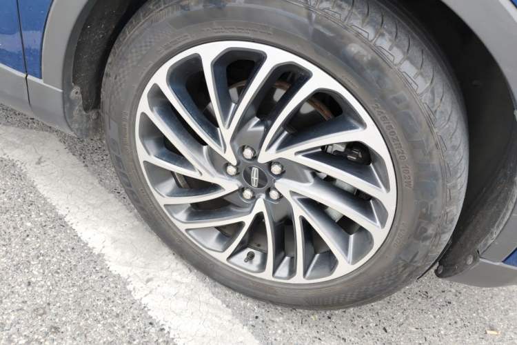 Used Lincoln Nautilus 2019 2.0T Four-Wheel Drive Zunya Edition China VI Standard Right Front Wheel Hub