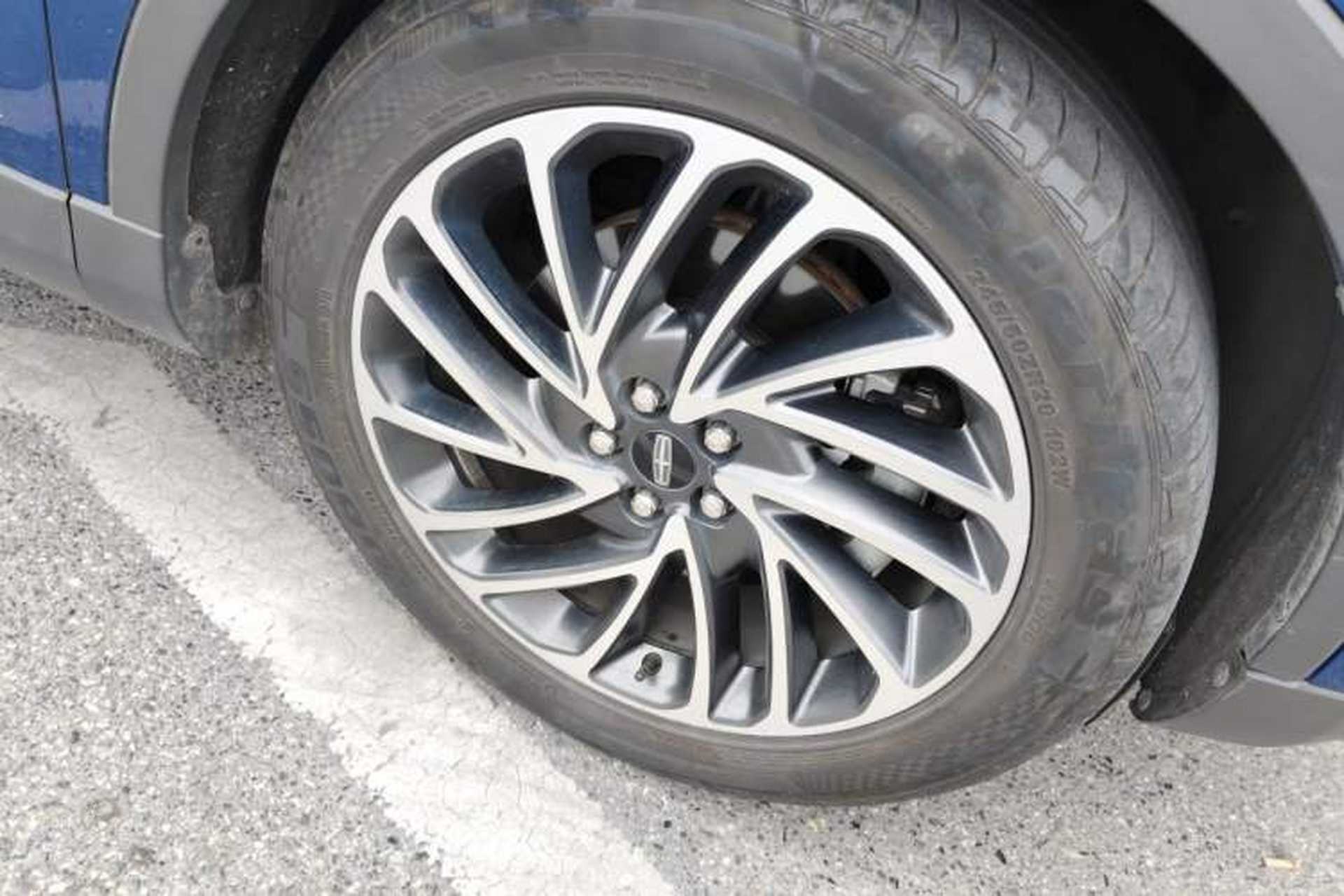 Used Lincoln Nautilus 2019 2.0T Four-Wheel Drive Zunya Edition China VI Standard Right Front Wheel Hub