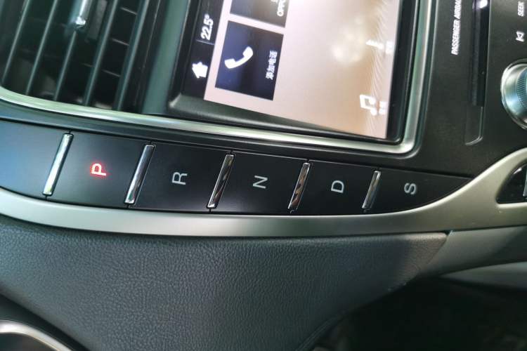 Used Lincoln Nautilus 2019 2.0T Two-Wheel Drive Luxury Edition China VI Standard Gear Lever
