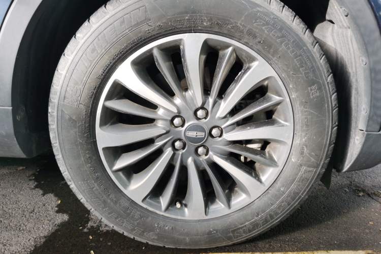 Used Lincoln Nautilus 2019 2.0T Two-Wheel Drive Luxury Edition China VI Standard Right Front Wheel Hub