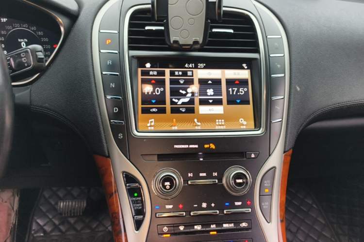 Used Lincoln Nautilus 2019 2.0T Four-Wheel Drive Zunya Edition China VI Standard Audio And AC Panel
