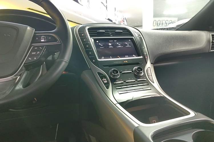 Used Lincoln Nautilus 2019 2.0T Two-Wheel Drive Luxury Edition China VI Standard Audio And AC Panel