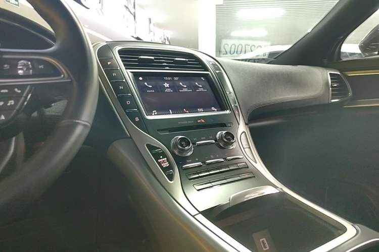 Used Lincoln Nautilus 2019 2.0T Two-Wheel Drive Luxury Edition China VI Standard Gear Lever