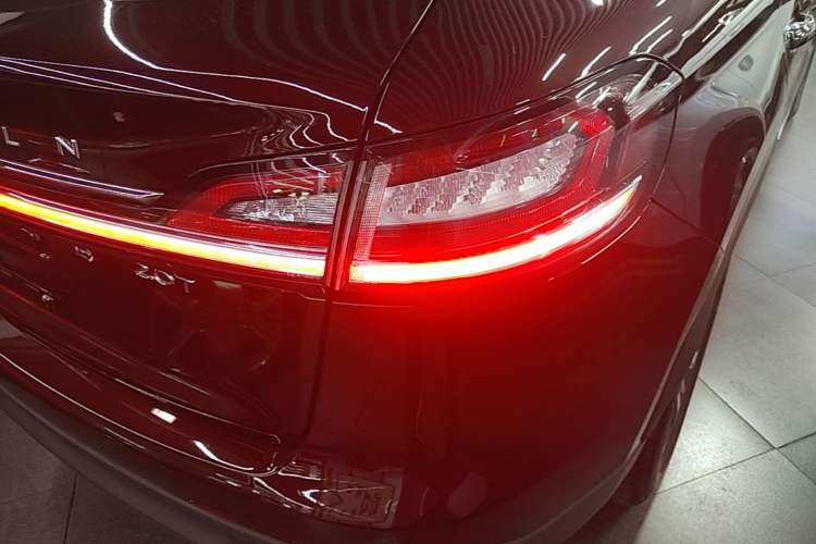 Used Lincoln Nautilus 2019 2.0T Two-Wheel Drive Luxury Edition China VI Standard Right Rear Taillight