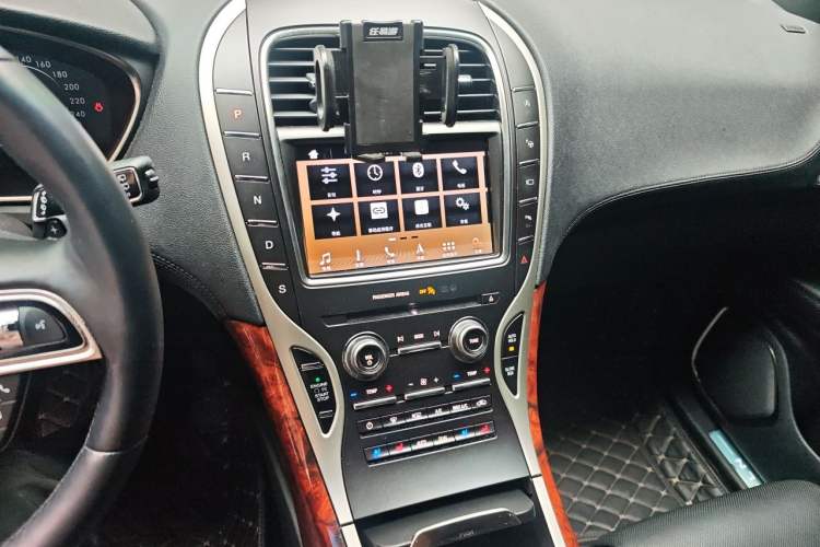 Used Lincoln Nautilus 2019 2.7T Four-Wheel Drive Prestige Edition China VI Standard Audio And AC Panel