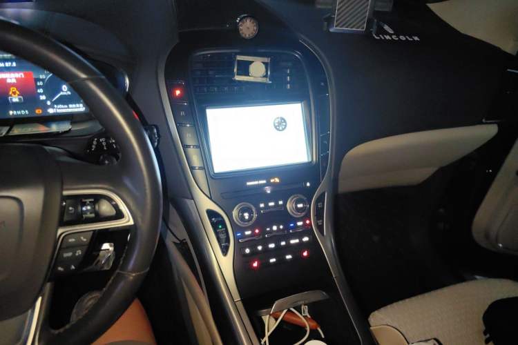 Used Lincoln Nautilus 2019 2.0T Two-Wheel Drive Luxury Edition China VI Standard Audio And AC Panel