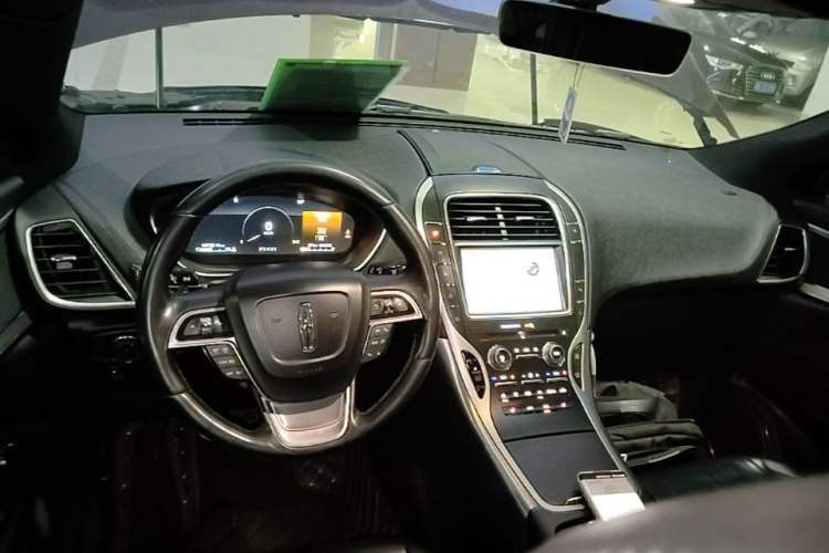 Used Lincoln Nautilus 2019 2.0T Two-Wheel Drive Luxury Edition China VI Standard Center Console