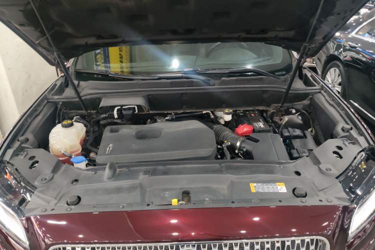 Used Lincoln Nautilus 2019 2.0T Two-Wheel Drive Luxury Edition China VI Standard Engine Bay