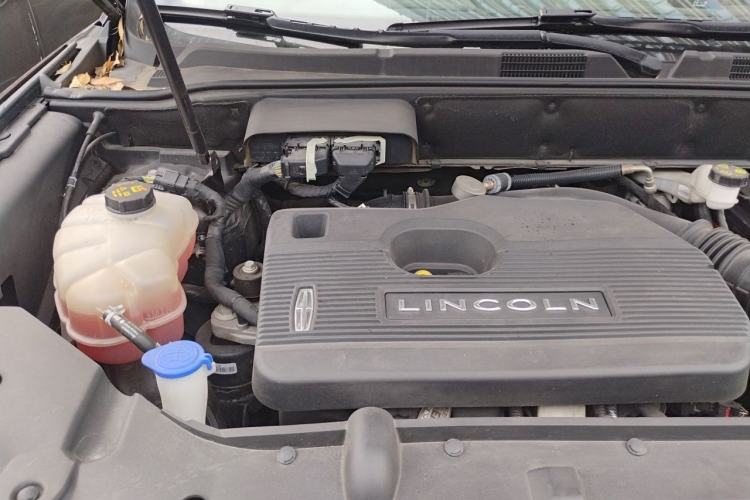 Used Lincoln Nautilus 2019 2.0T Two-Wheel Drive Luxury Edition China VI Standard Engine Bay Right