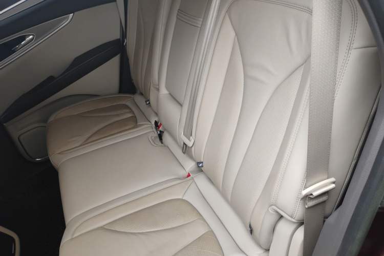 Used Lincoln Nautilus 2019 2.0T Two-Wheel Drive Luxury Edition China VI Standard Left Rear Seat