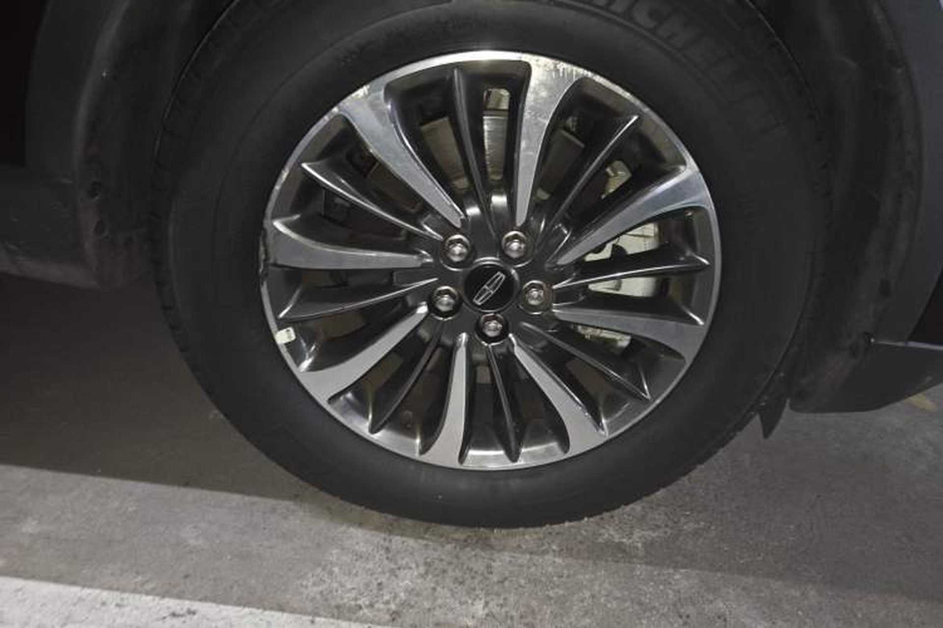 Used Lincoln Nautilus 2019 2.0T Two-Wheel Drive Luxury Edition China VI Standard Right Front Wheel Hub