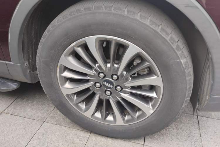 Used Lincoln Nautilus 2019 2.0T Two-Wheel Drive Luxury Edition China VI Standard Right Front Wheel Hub