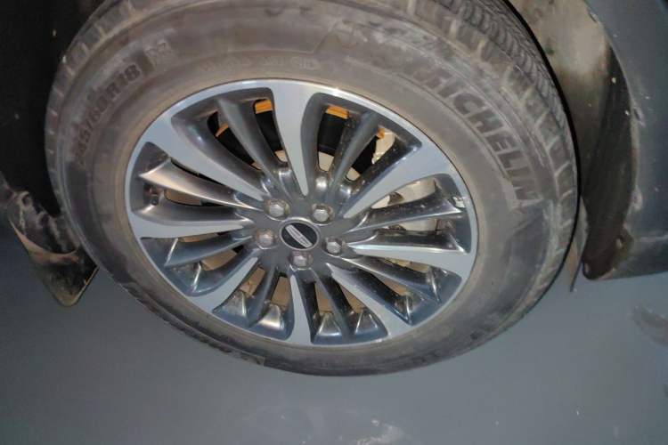 Used Lincoln Nautilus 2019 2.0T Two-Wheel Drive Luxury Edition China VI Standard Right Front Wheel Hub