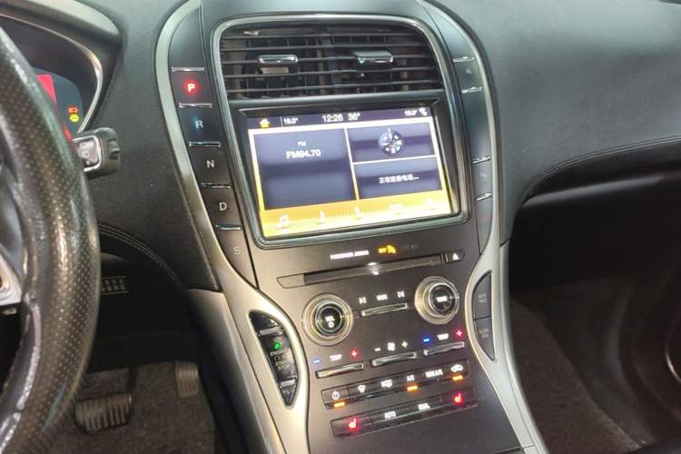 Used Lincoln Nautilus 2019 2.0T Two-Wheel Drive Luxury Edition China VI Standard Audio And AC Panel