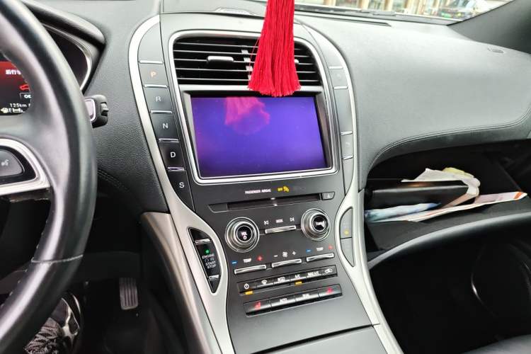 Used Lincoln Nautilus 2019 2.0T Two-Wheel Drive Luxury Edition China VI Standard Audio And AC Panel