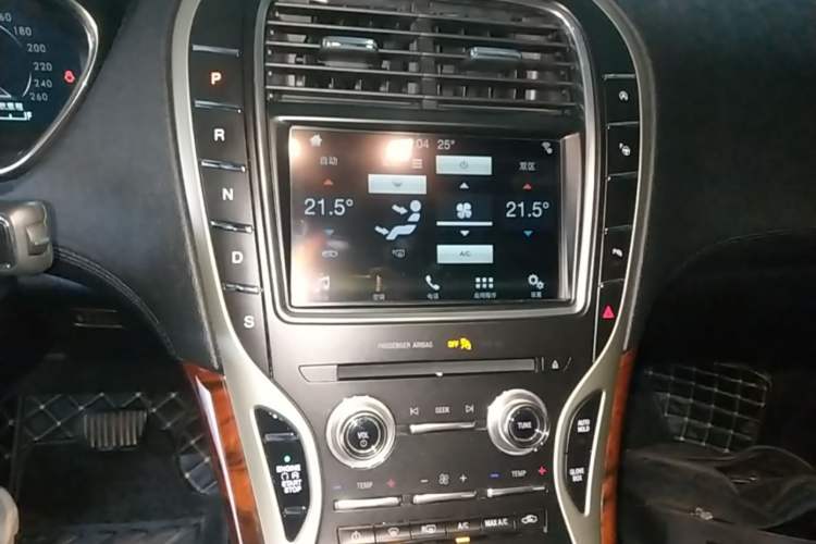 Used Lincoln Nautilus 2019 2.0T Four-Wheel Drive Zunya Edition China VI Standard Audio And AC Panel