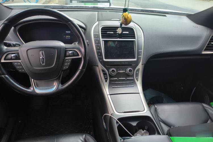 Used Lincoln Nautilus 2019 2.0T Two-Wheel Drive Luxury Edition China VI Standard Center Console