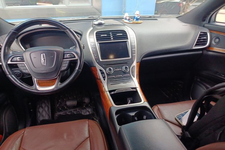 Used Lincoln Nautilus  Center Console