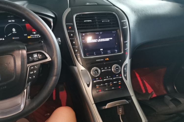 Used Lincoln Nautilus 2019 2.0T Two-Wheel Drive Luxury Edition China VI Standard Center Console