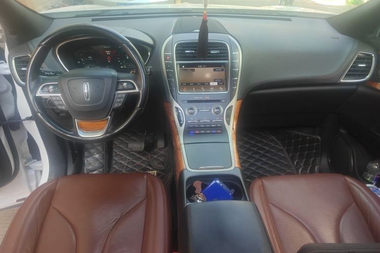Used Lincoln Nautilus 2019 2.0T Four-Wheel Drive Zunya Edition China VI Standard Center Console
