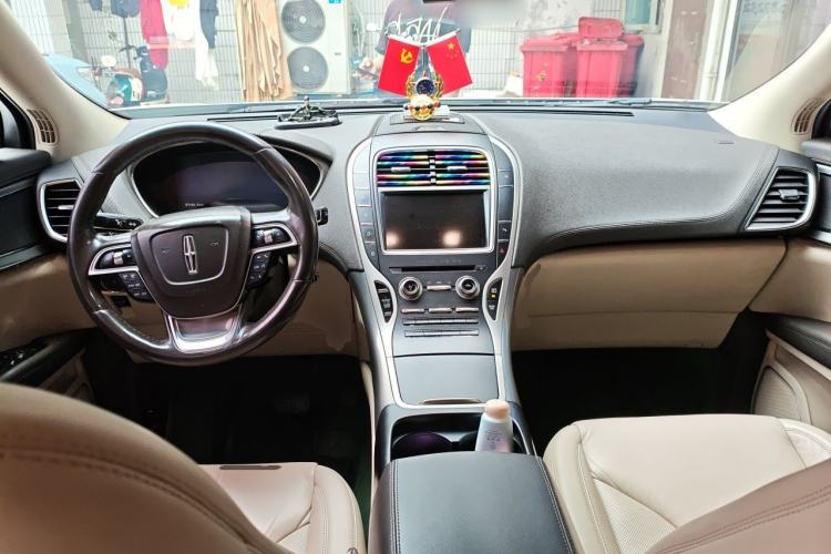 Used Lincoln Nautilus 2019 2.0T Two-Wheel Drive Luxury Edition China VI Standard Center Console