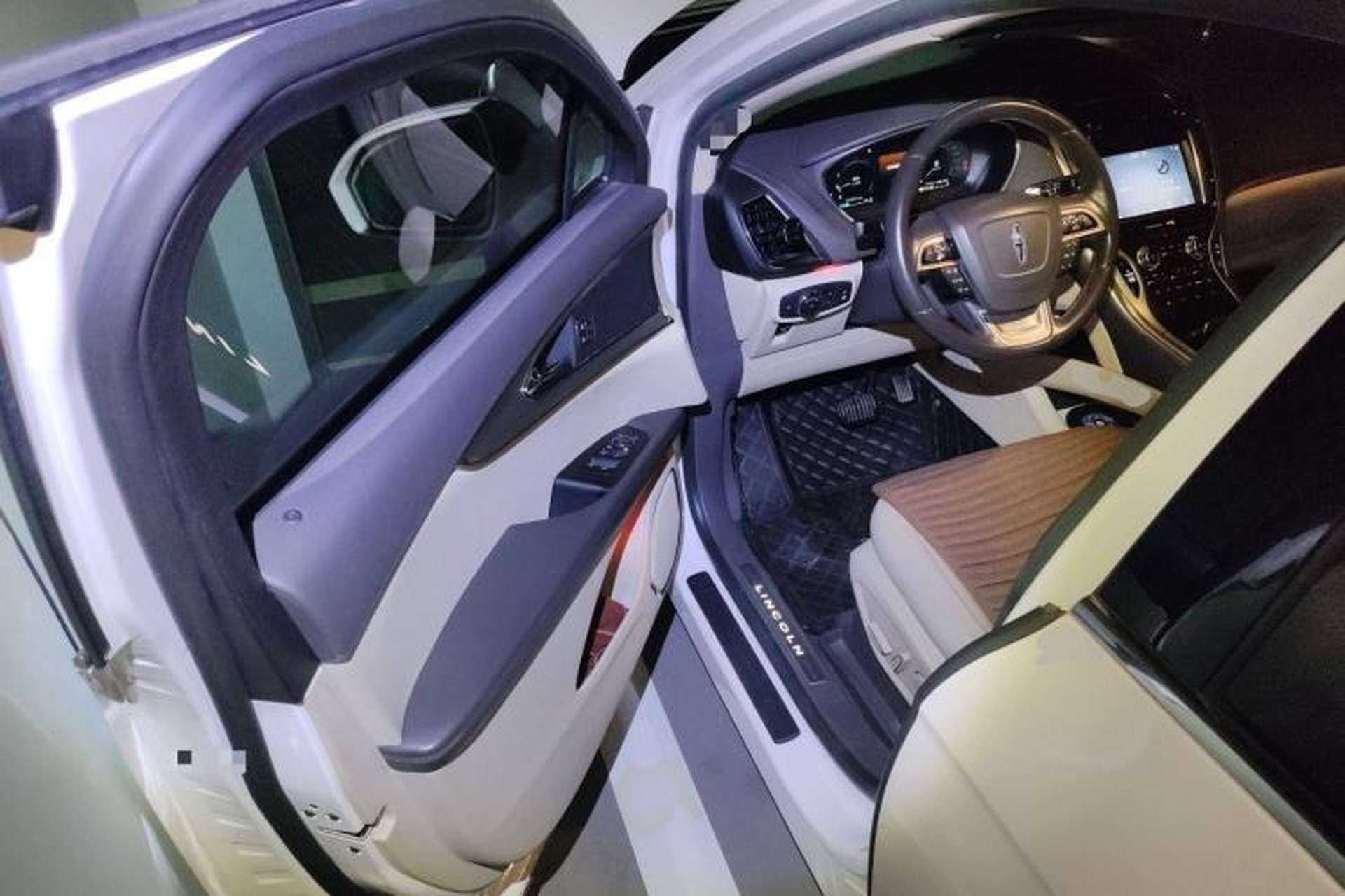 Used Lincoln Nautilus 2019 2.0T Two-Wheel Drive Luxury Edition China VI Standard Driver Seat