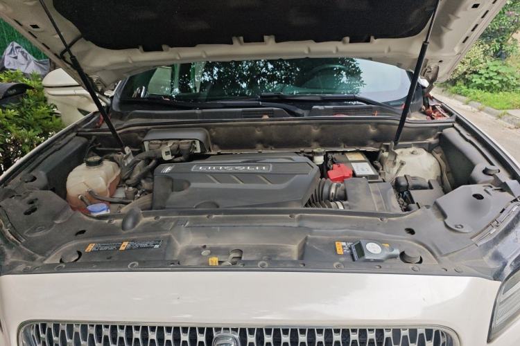 Used Lincoln Nautilus 2019 2.7T Four-Wheel Drive Prestige Edition China VI Standard Engine Bay