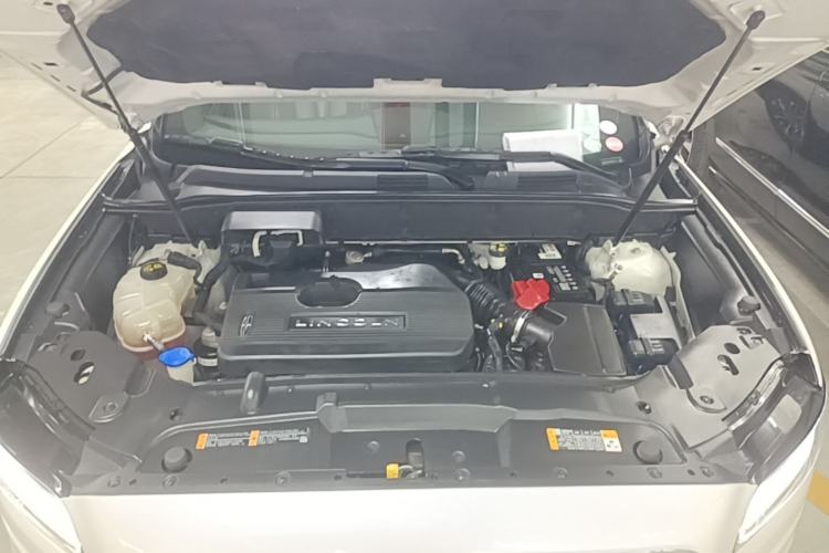 Used Lincoln Nautilus 2019 2.0T Two-Wheel Drive Luxury Edition China VI Standard Engine Bay