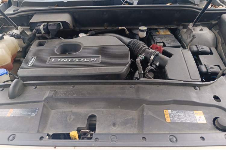 Used Lincoln Nautilus  Engine Bay