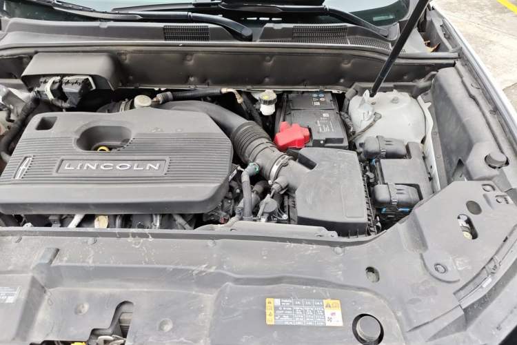 Used Lincoln Nautilus 2019 2.0T Two-Wheel Drive Luxury Edition China VI Standard Engine Bay Left